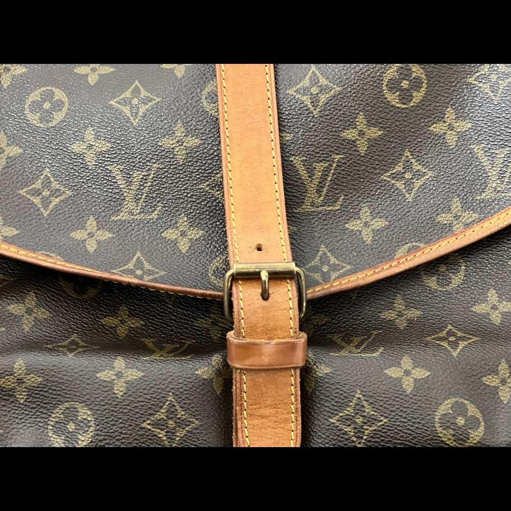 Authentic Beautiful Louis Vuitton Saumur 35 Shoulder Bag. - Picture 13 of 16